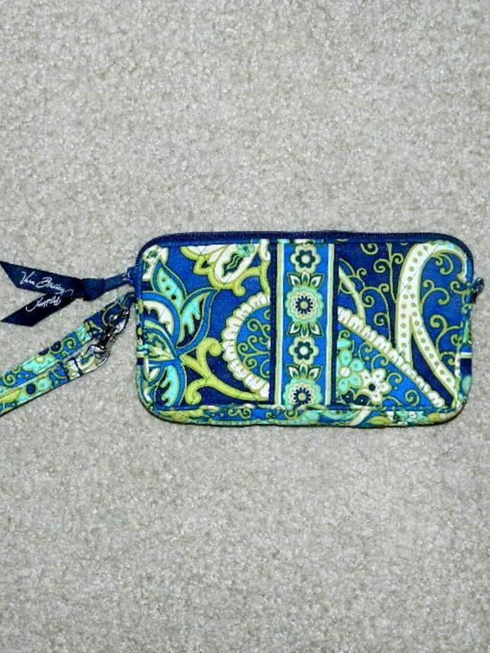 VERA BRADLEY Wristlet Rhythm & Blues retired pattern like new Made in USA
